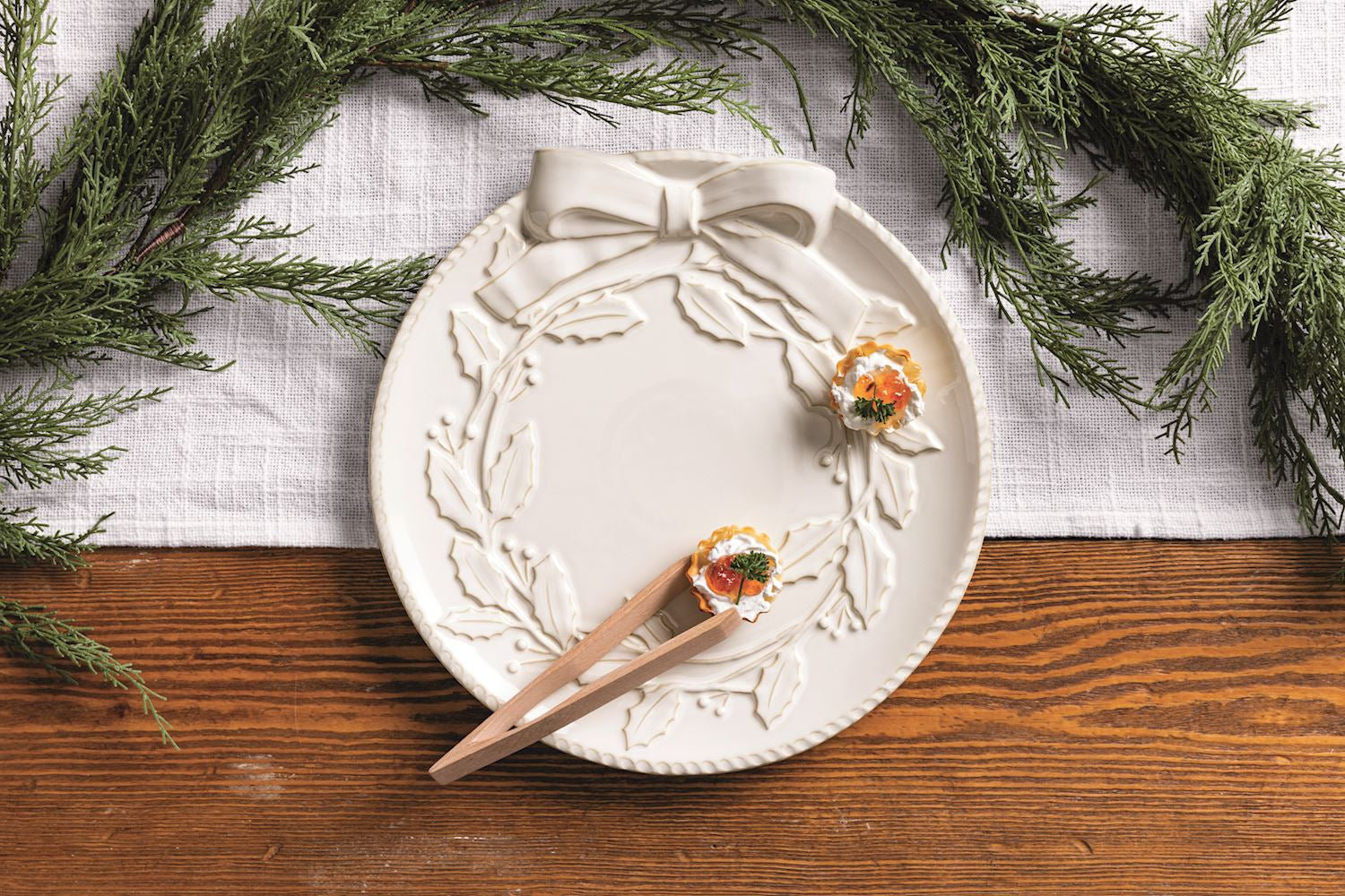 White Wreath Platter Set By Mud Pie