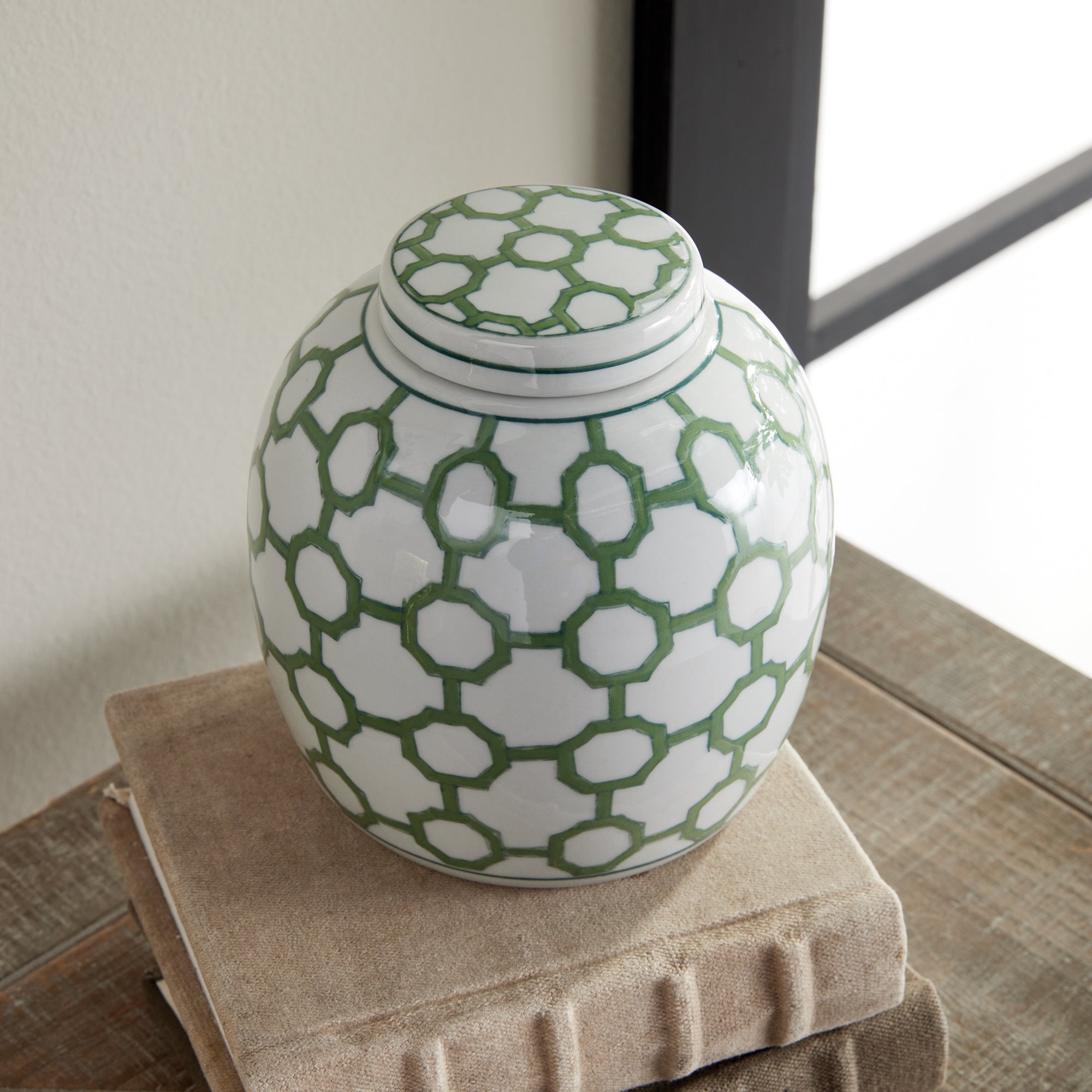 IMPERIAL LINK LIDDED JAR - view 8