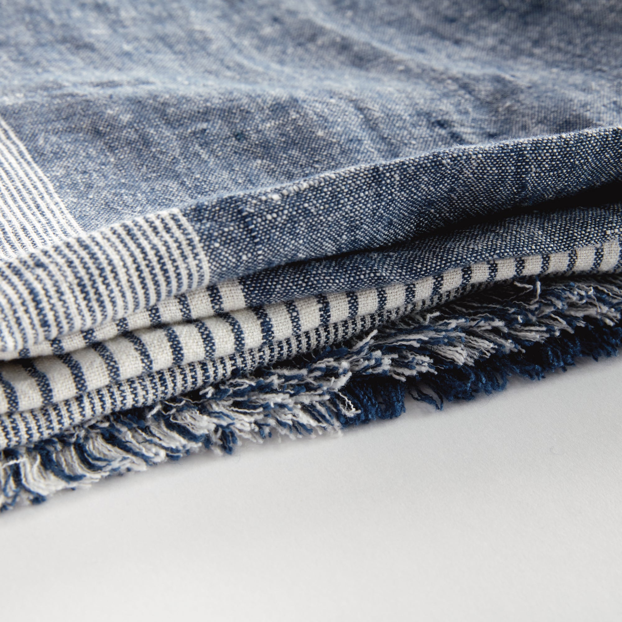 LEON EUROPEAN LINEN THROW - view 4