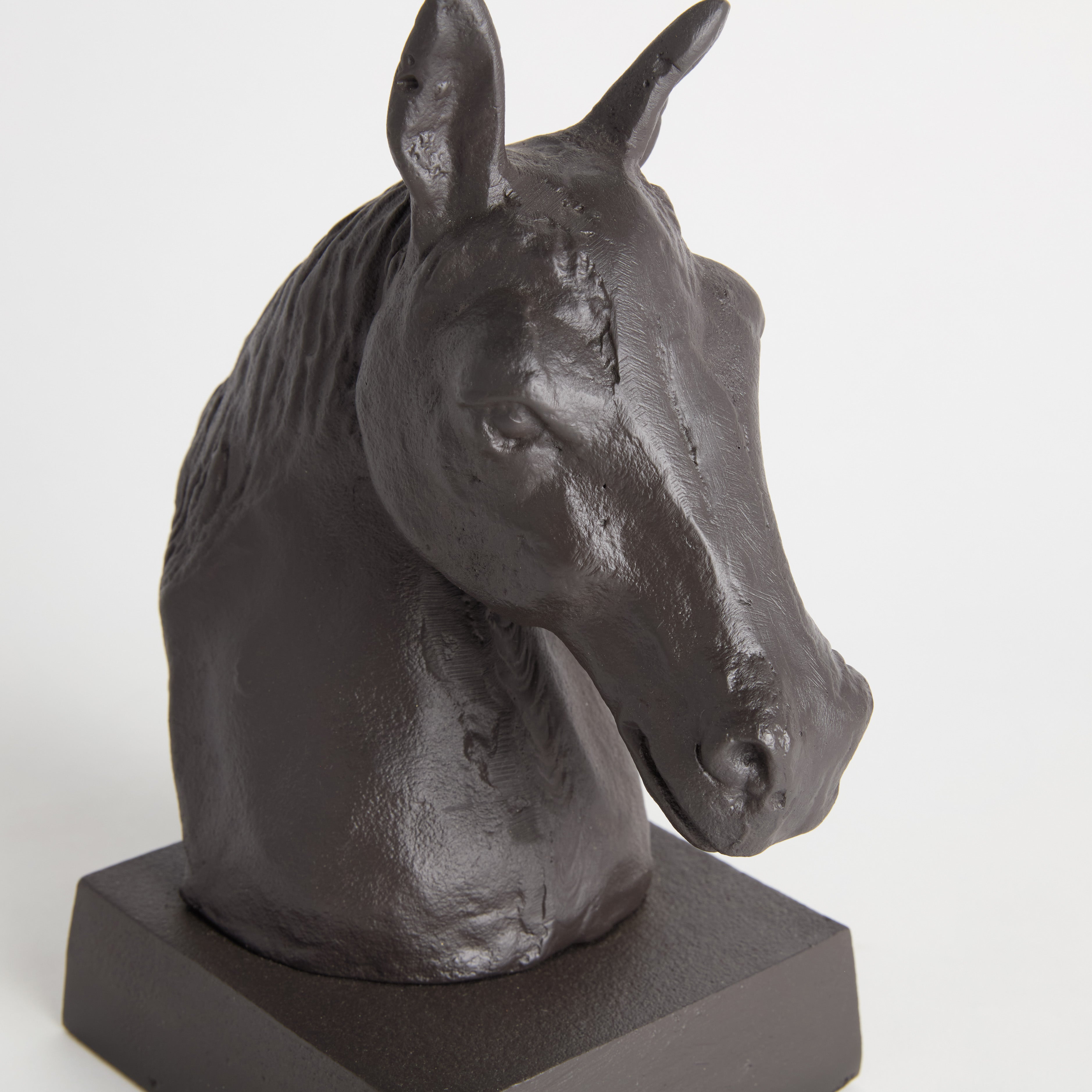 HORSE HEAD SCULPTURE - view 3