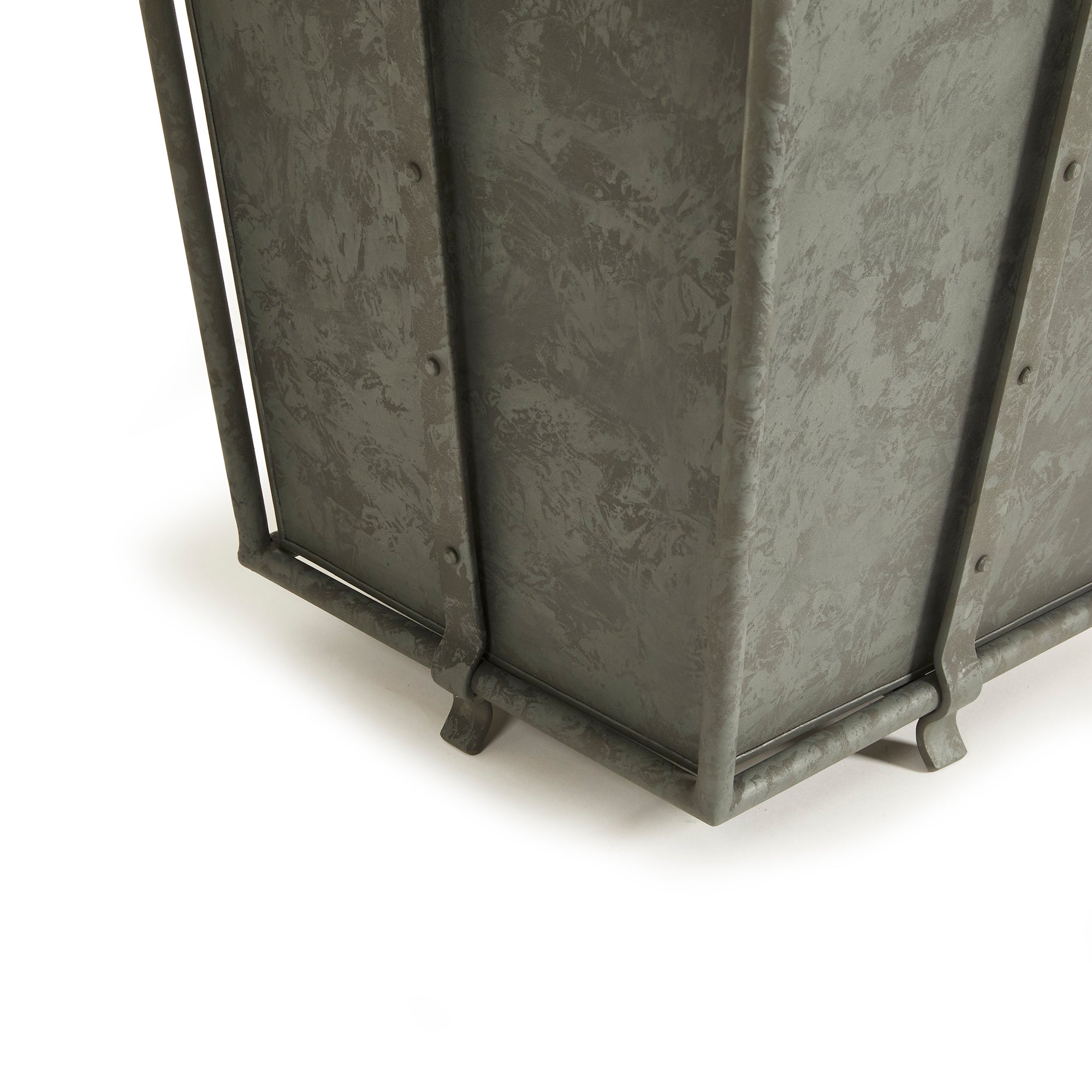CALLAHAN TAPERED PLANTER SMALL - view 4